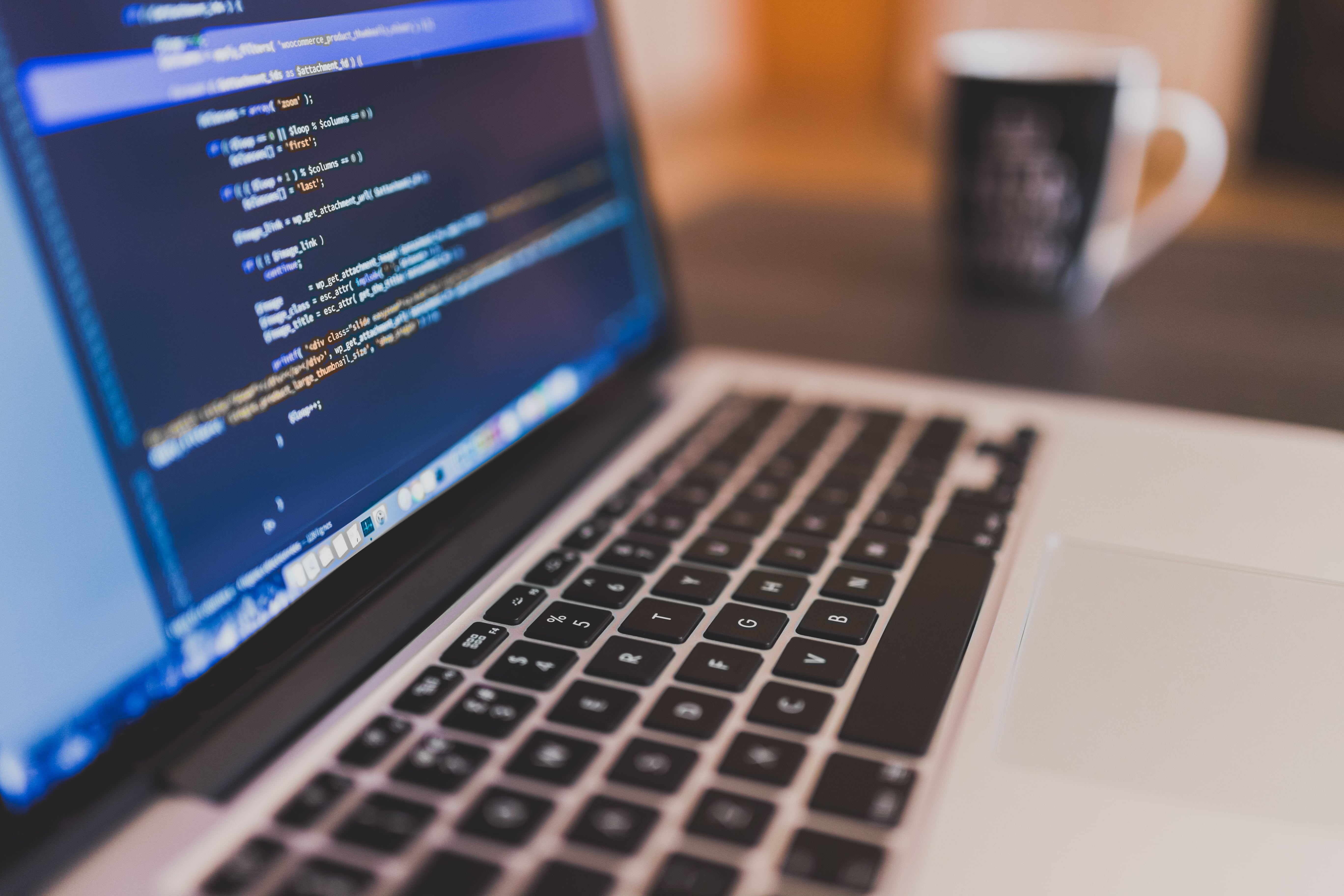 Ecran d'un ordinateur symbolisant la programmation